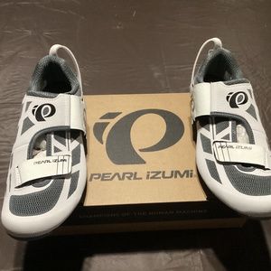 Pearl Izumi cycling shoes ladies size 9.5 white with gray